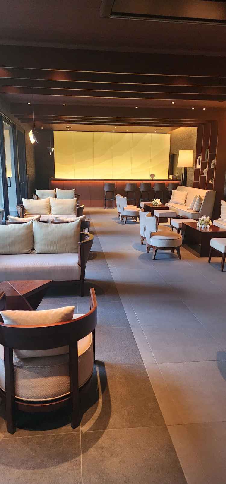 落ち着いた待合スペース