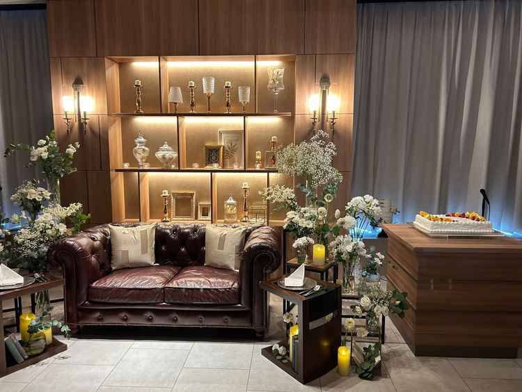 披露宴会場の新郎新婦が座る場所。