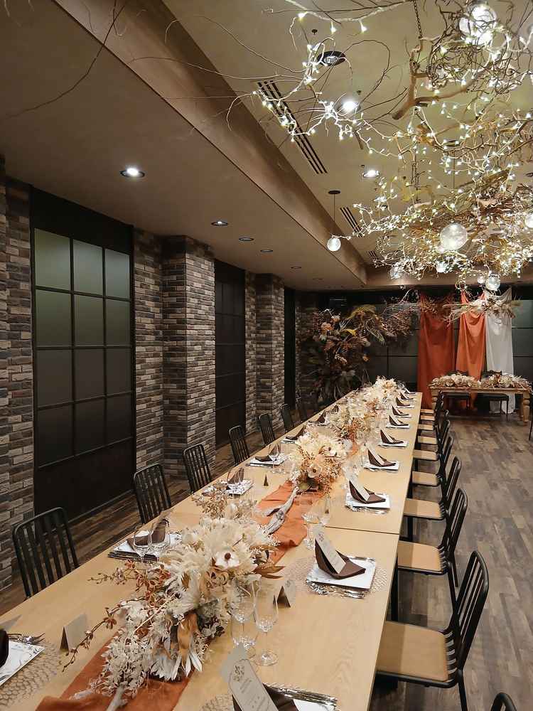 シンプルだけど洗練されているいい 披露宴会場でした。