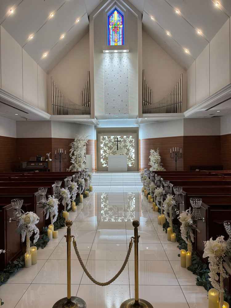 教会の中。通路が広く歩きやすそう。