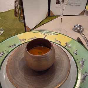 コースのアミューズ。これだけでも持つ1度食べたいと思えるほど美味しかった。