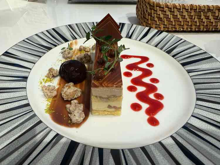 季節限定でマロンのデザートもいただきました。しっとりしていてとても美味しかったです。