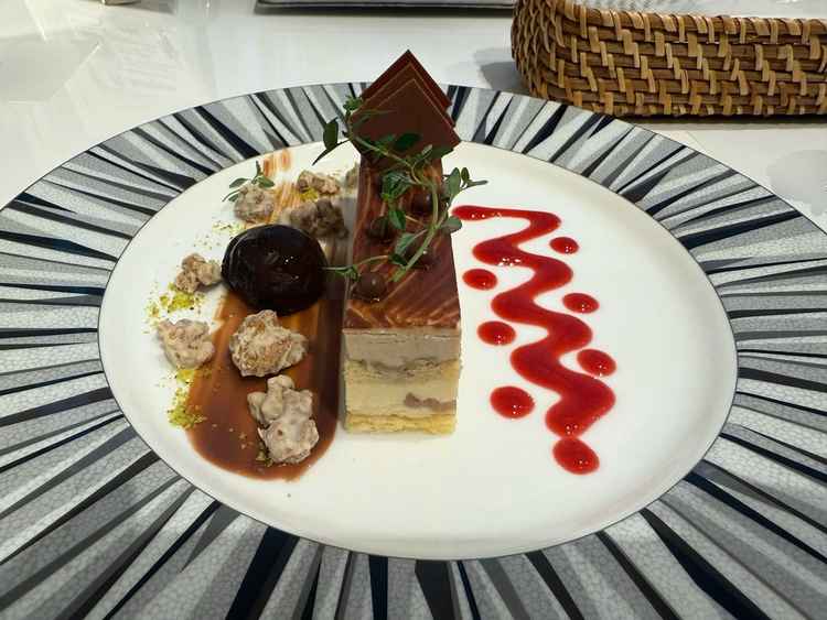 季節限定でマロンのデザートもいただきました。しっとりしていてとても美味しかったです。