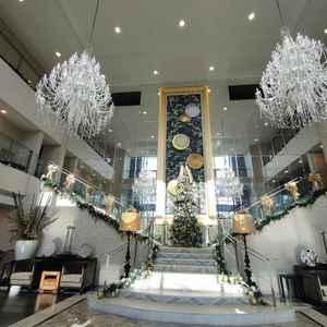 入口も大きなシャンデリアがあり豪華な感じがしました。