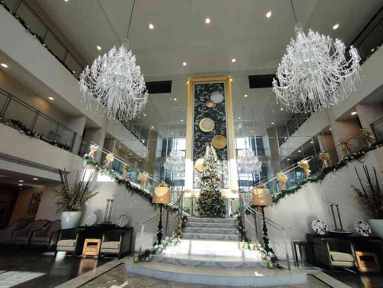入口も大きなシャンデリアがあり豪華な感じがしました。