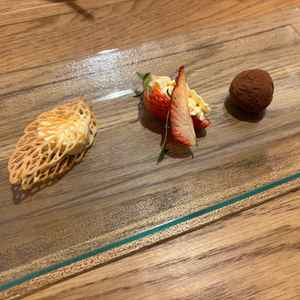 バレンタイン仕様になったデザートもいただきました。美味しかったです。