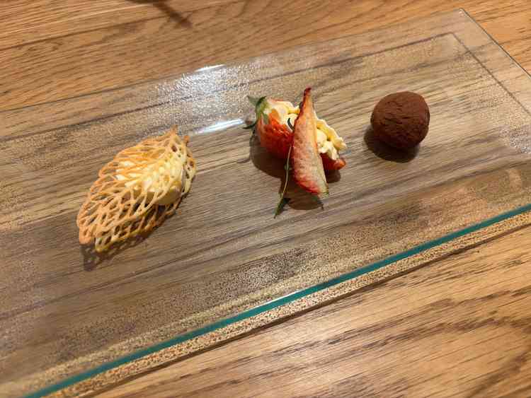 バレンタイン仕様になったデザートもいただきました。美味しかったです。