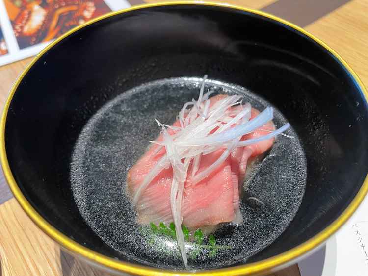 和牛と胡麻豆腐のお椀