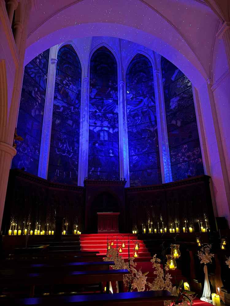 大聖堂での暗くなる演出で、キャンドルが素敵でした。