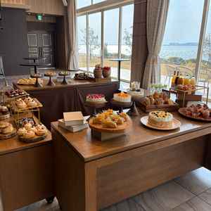 披露宴が終わるとデザートビュッフェコーナーが設けられており、30分間の写真撮影や歓談の時間があります