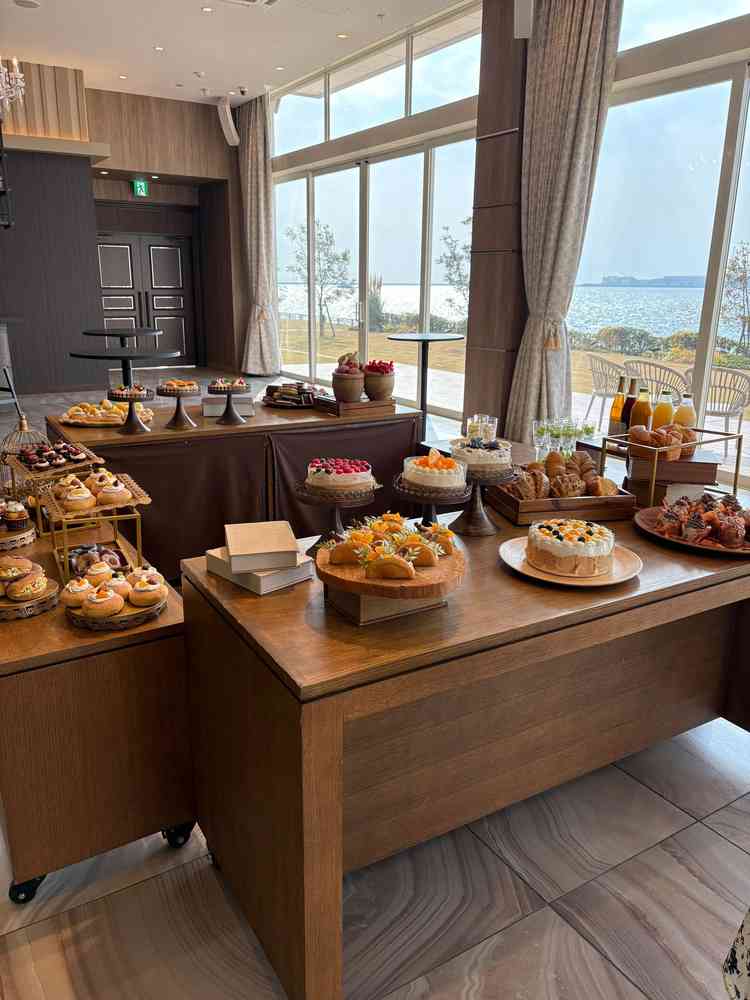 披露宴が終わるとデザートビュッフェコーナーが設けられており、30分間の写真撮影や歓談の時間があります