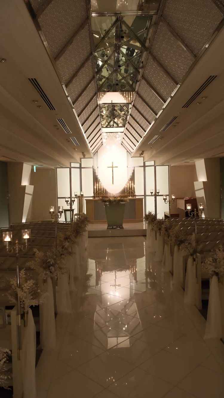 チャペルの写真。入場時の照明が暗くなる演出がとても綺麗でした。