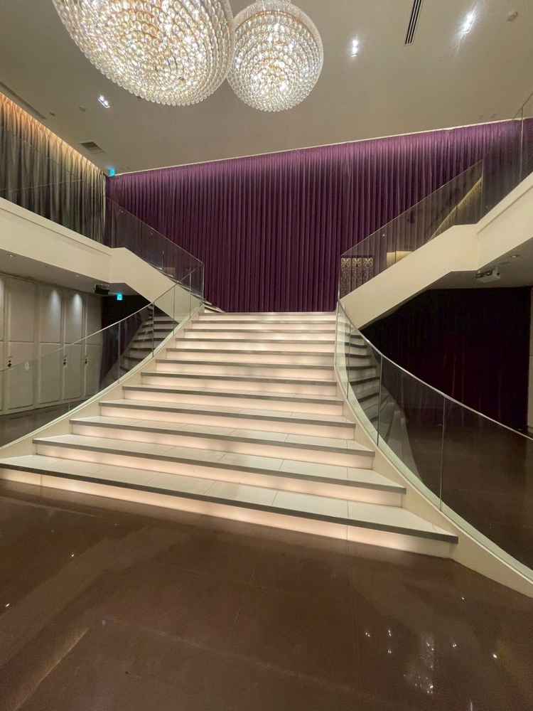 チャペル前大階段