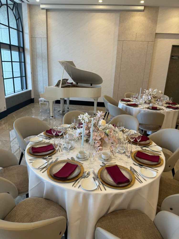 2つ目の披露宴会場です。白いピアノもありました。