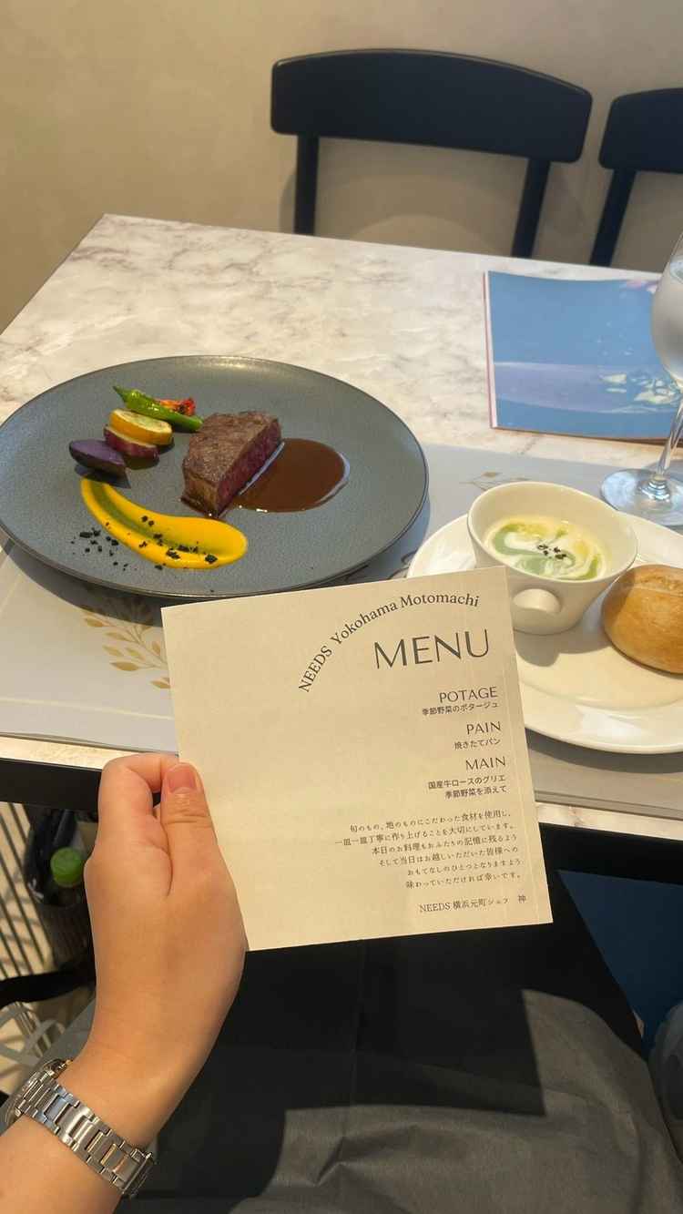試食をさせて頂いた料理。お肉も冷製ポタージュ、パンいずれも美味しいものでした。
