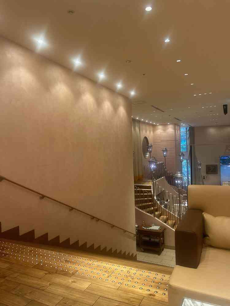 新郎新婦が登場する階段から会場への景色