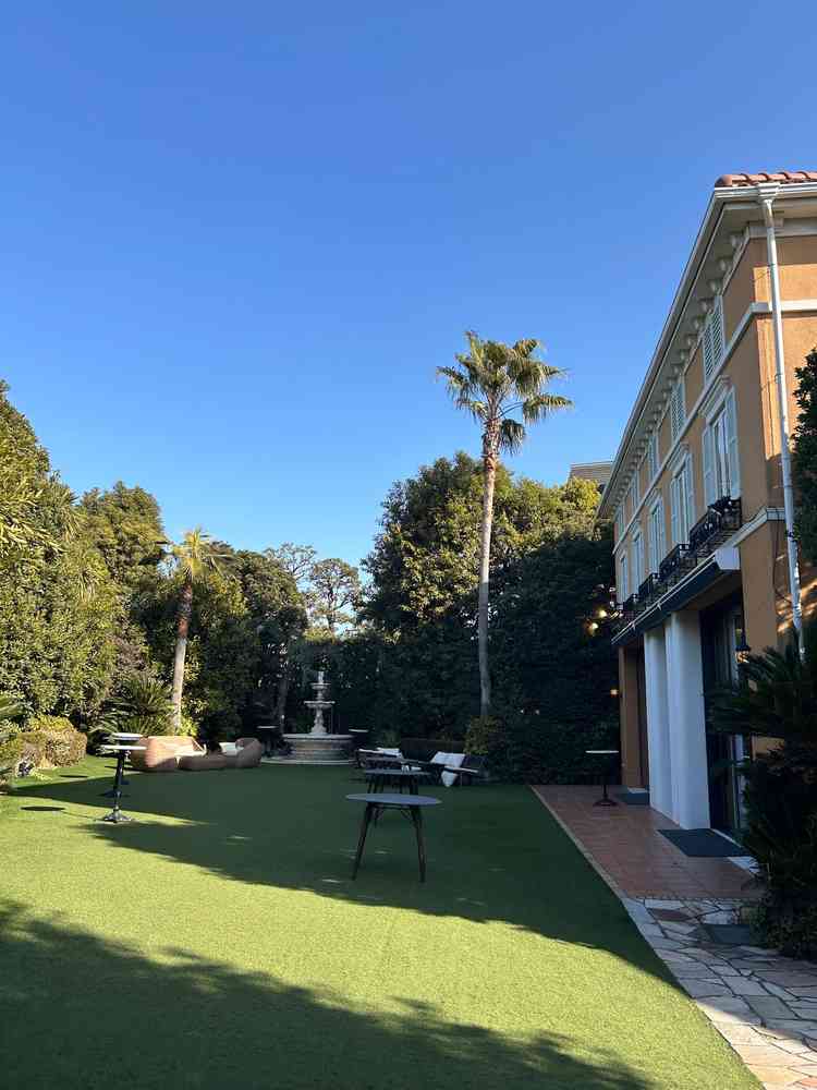 パーティ会場のガーデンも、インテリアがオシャレでとても素敵でした。