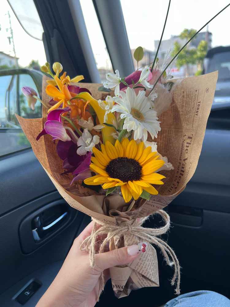 見学後の帰りにサプライズでお花をいただきました。色味もすごく可愛くサービス精神に感銘を受けました。