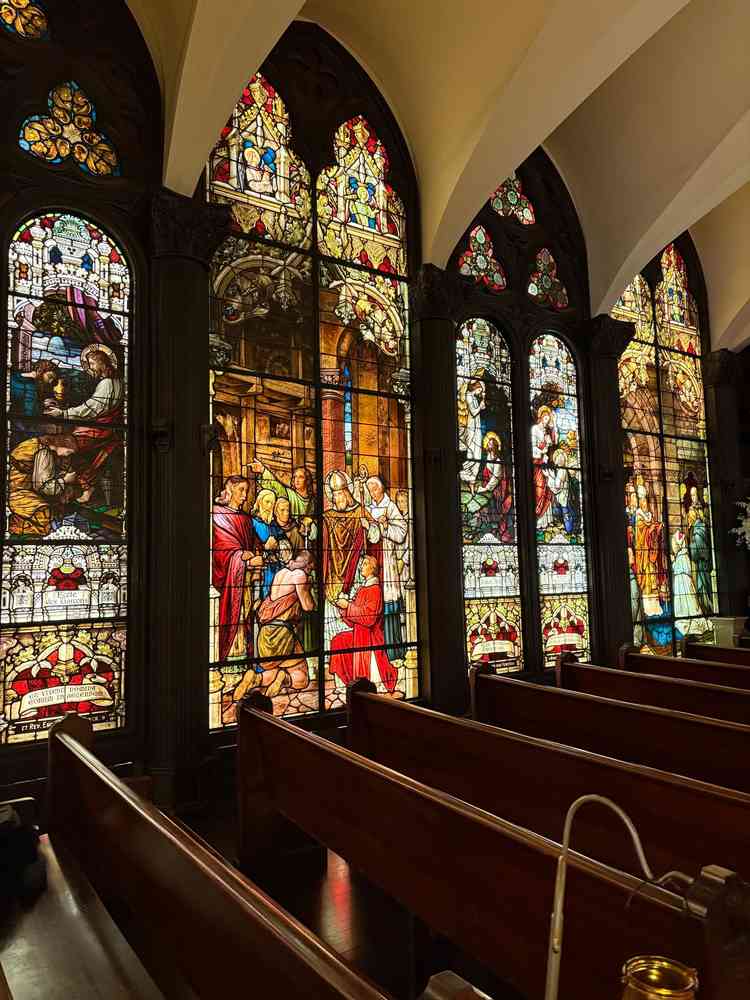 スマホのノーマルカメラでもとても綺麗な写真がのこるクラシカルなチャペル。