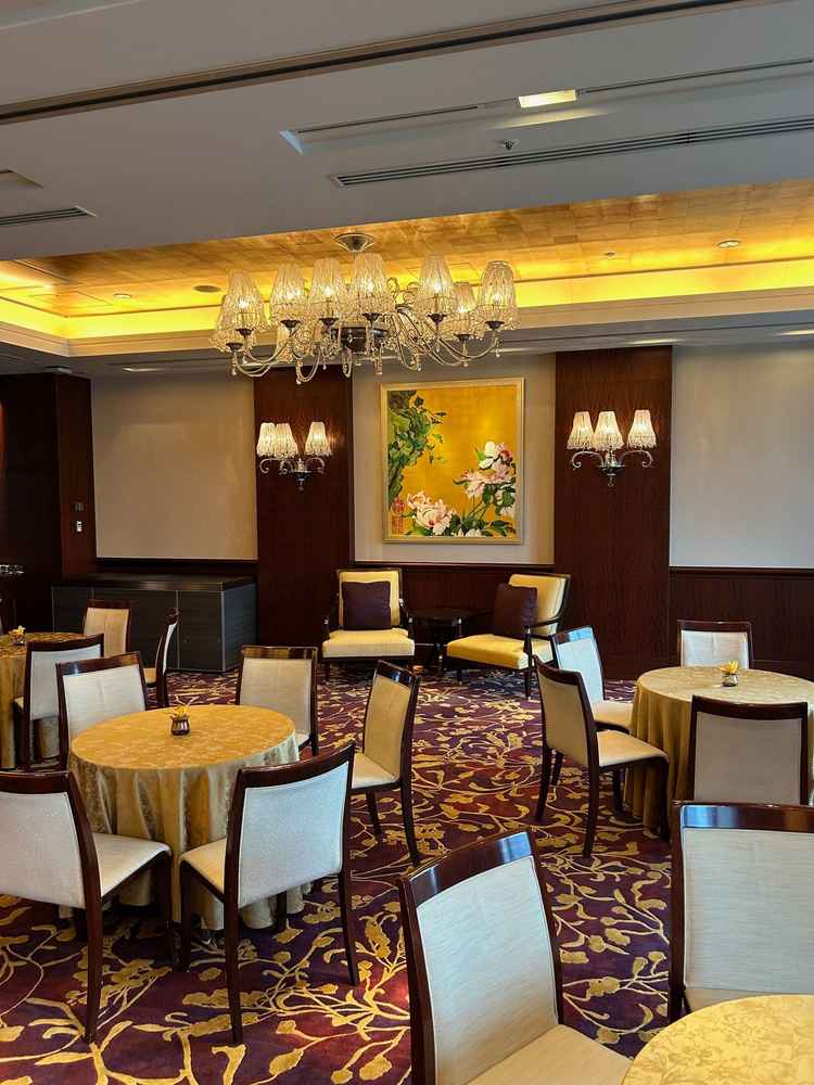 控室です。披露宴会場を見間違うほど装飾が豪華です。