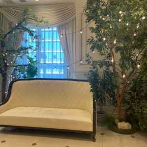 待合室も緑の装飾で綺麗でした。