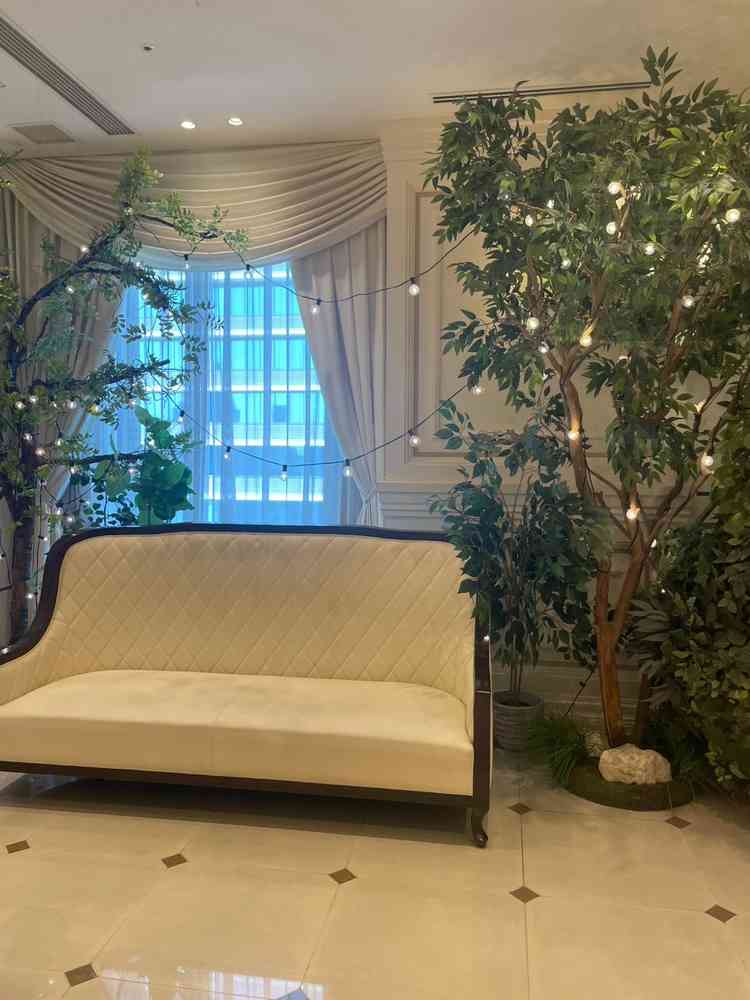 待合室も緑の装飾で綺麗でした。