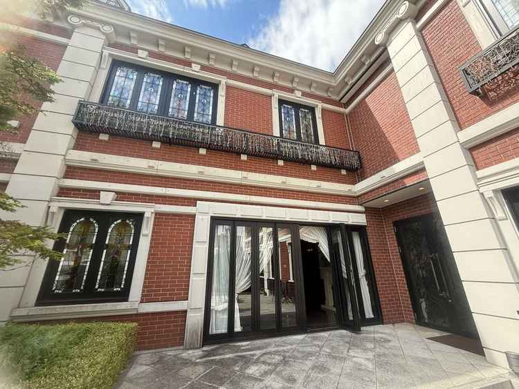 ロビーから中庭の扉でガーデンへつながっていました。