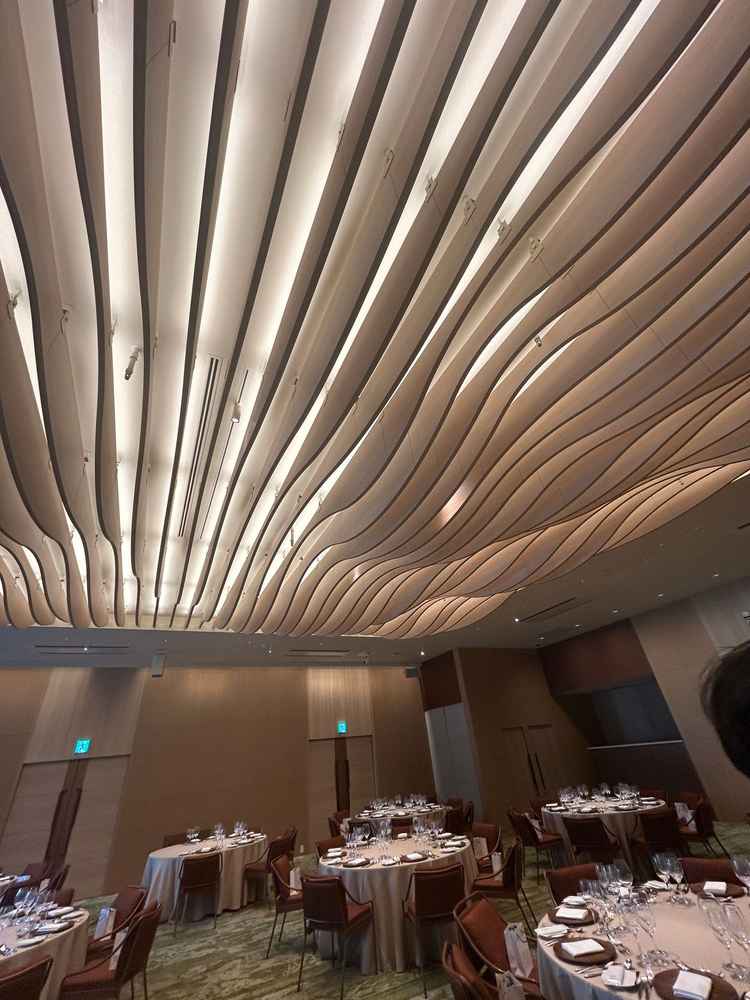 披露宴会場の天井