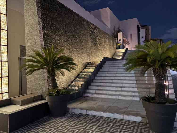 時間帯や季節によって見え方が変わり、ゲストの気持ちを高めることができる。