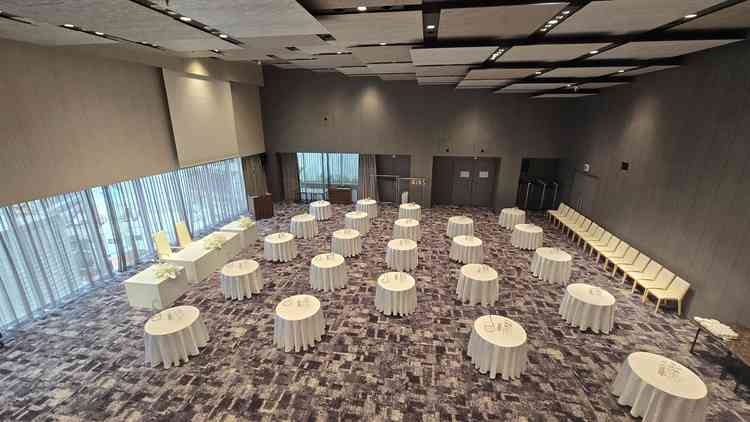 披露宴会場にゆとりがある