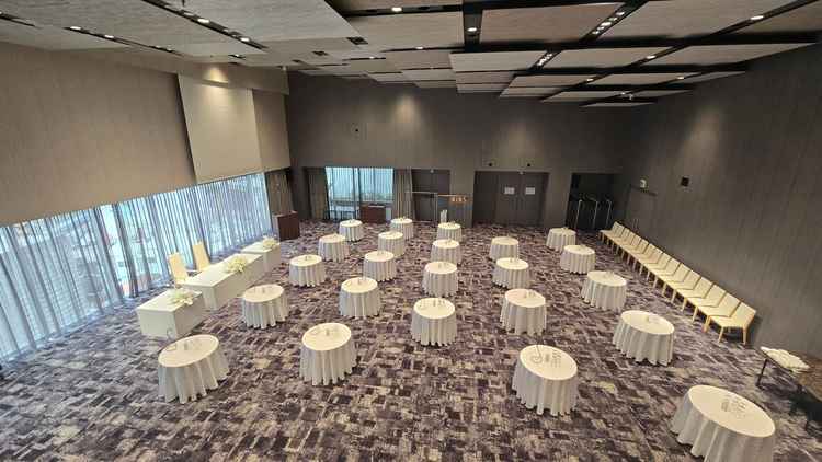 披露宴会場にゆとりがある