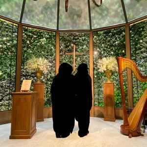 チャペルは緑に囲まれリラックスできる雰囲気でした。