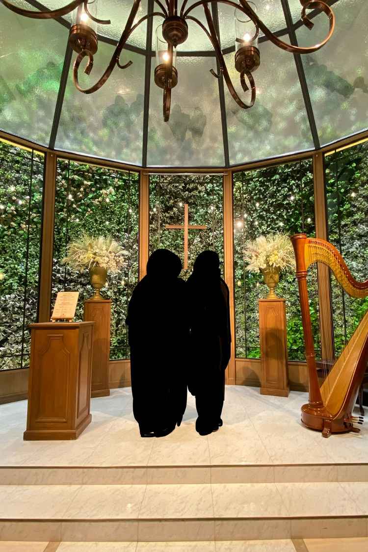 チャペルは緑に囲まれリラックスできる雰囲気でした。