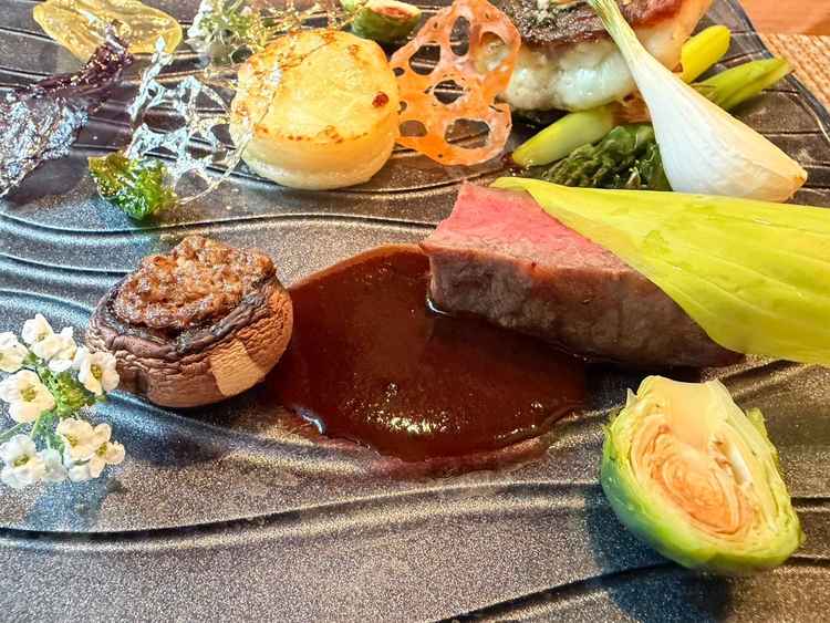 峯野牛、とても美味しかったです。またお箸を用意していただいたり、シェフにご挨拶していただきました。