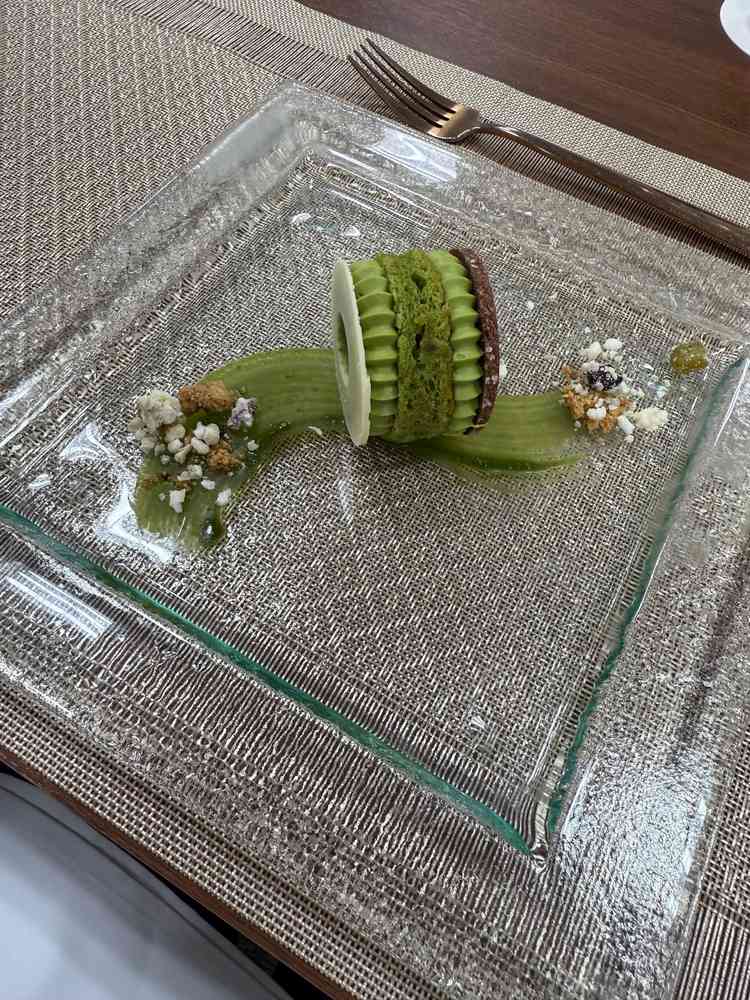 抹茶のデザートは、甘すぎず、甘いものが苦手な私でもとても美味しく、また食べたいと思いました。