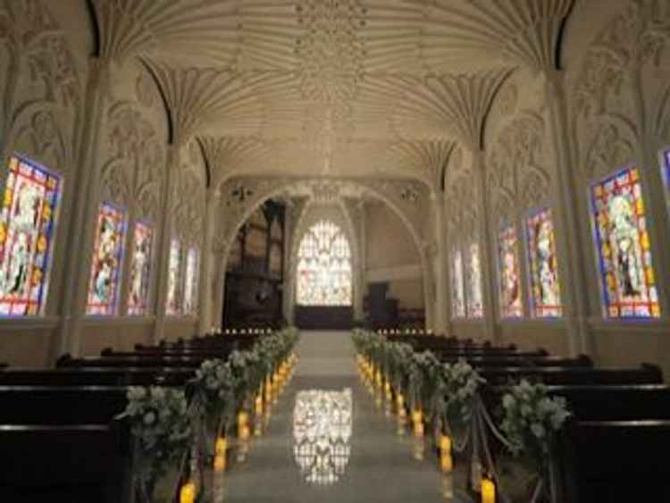 パイプオルガンとスタンドグラスがあって、雰囲気が素敵でした。