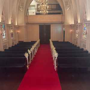 レッドカーペットとダークブラウンの椅子が、自分の好きなイメージでとても良かった