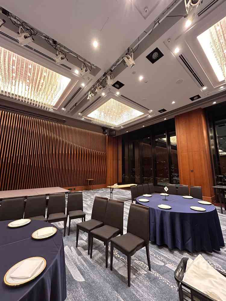 窓が大きくついている部屋が多く、自然光のある部屋でやりたいと思っていたので良かった。