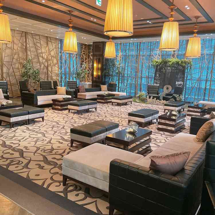 ゲスト待機室の写真です。黒を基調としておりシックで大人っぽい印象でした。