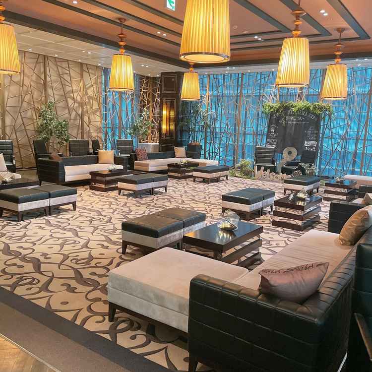 ゲスト待機室の写真です。黒を基調としておりシックで大人っぽい印象でした。