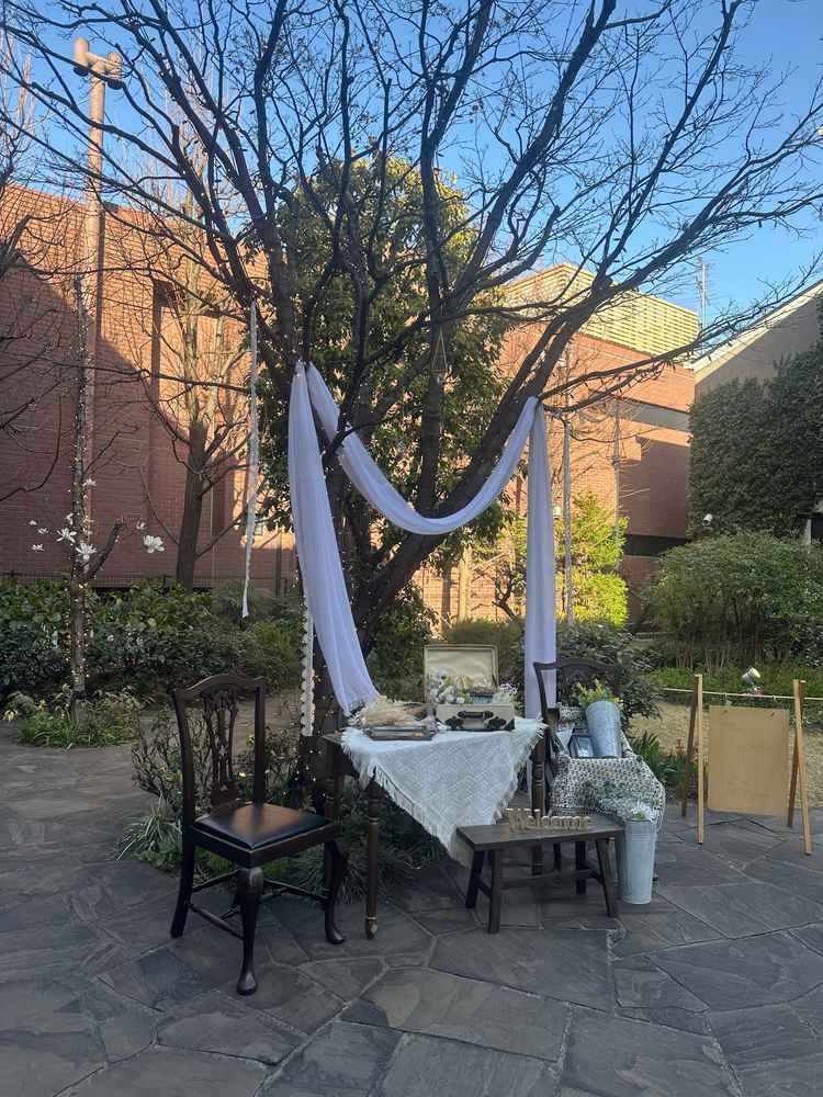 ウェルカムスペースの様子。冬以外は緑が多いらしい