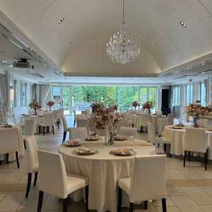 披露宴会場。開放的な会場と見て楽しめるオープンキッチンに感動しました。