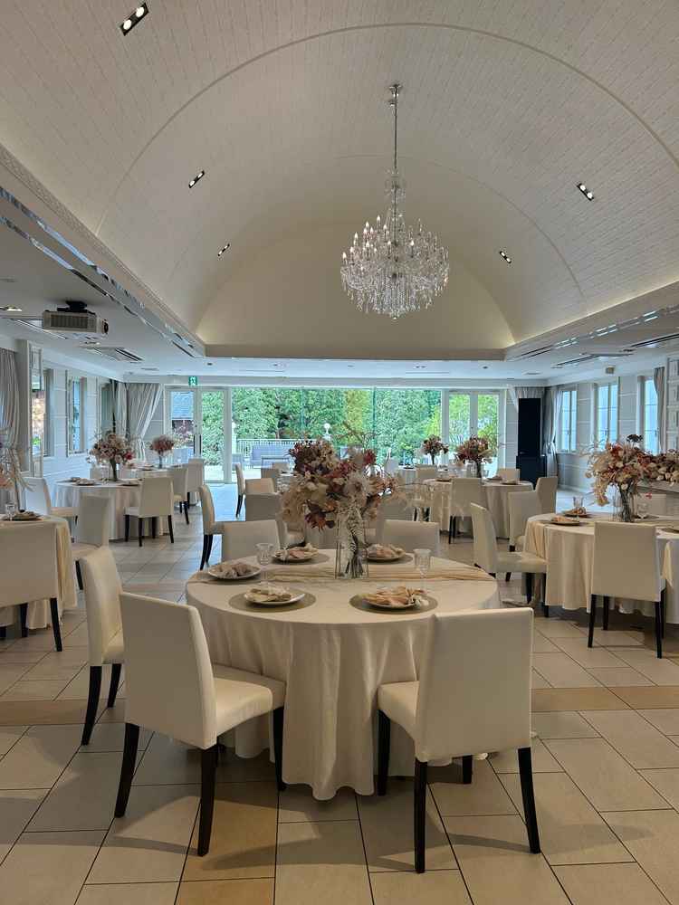 披露宴会場。開放的な会場と見て楽しめるオープンキッチンに感動しました。