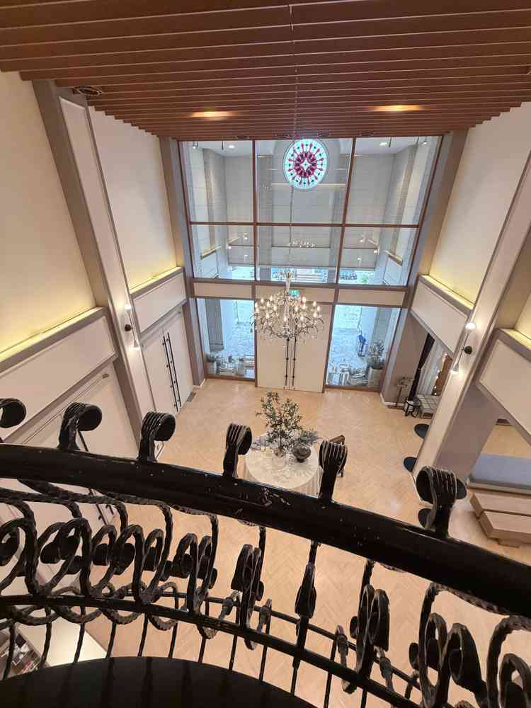 ここからゲストに向かってお菓子投げをする方が多いそうです。