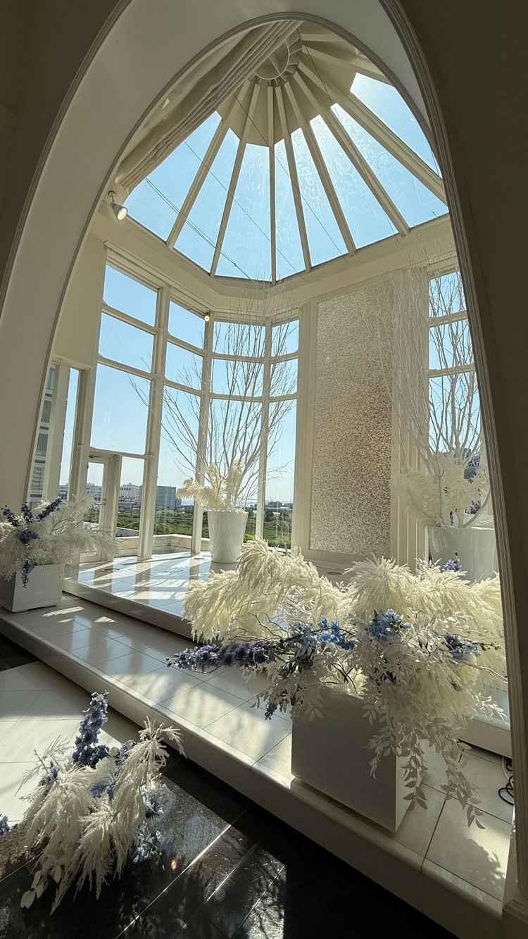 チャペルに自然光をたくさん採り入れられて明るくなるのが神聖な感じが良かったです。