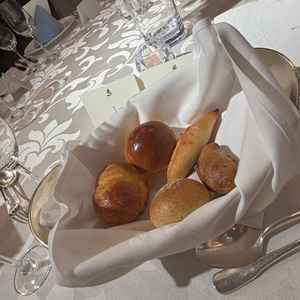 パンを5種類試食させていただきました。毎日手作りされているようで、パン屋さんのパンのようでした。