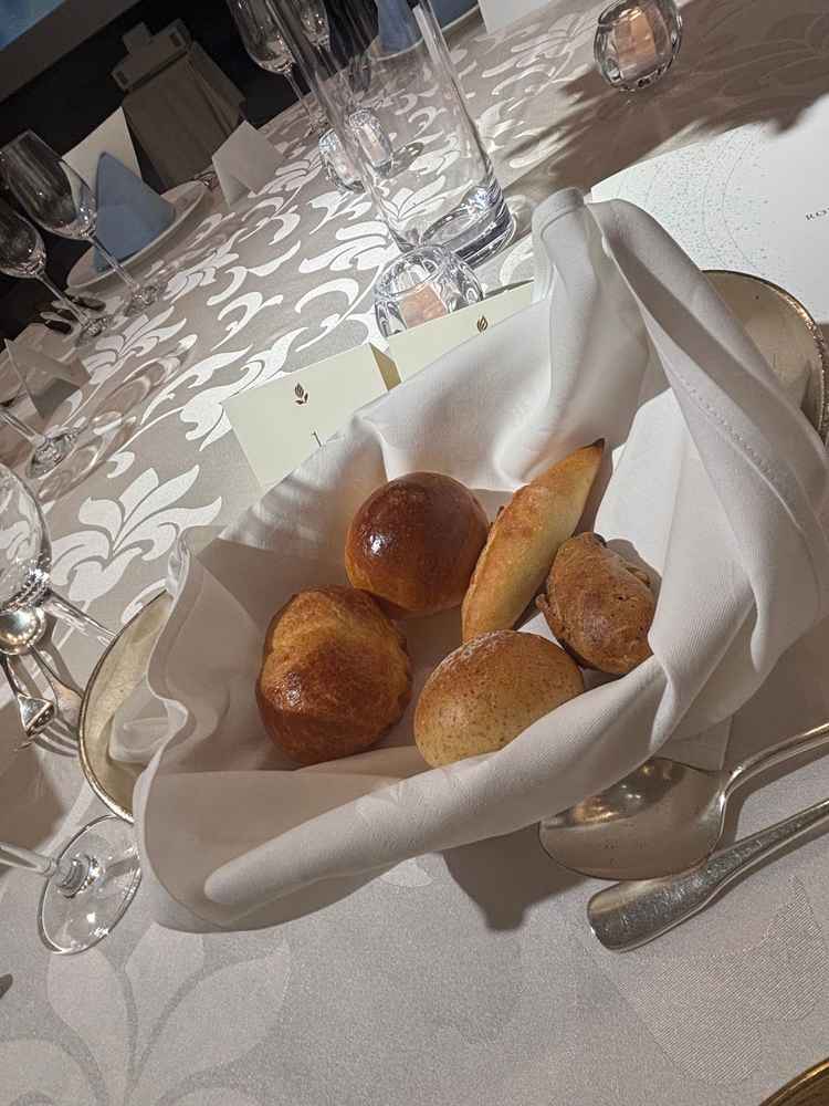 パンを5種類試食させていただきました。毎日手作りされているようで、パン屋さんのパンのようでした。