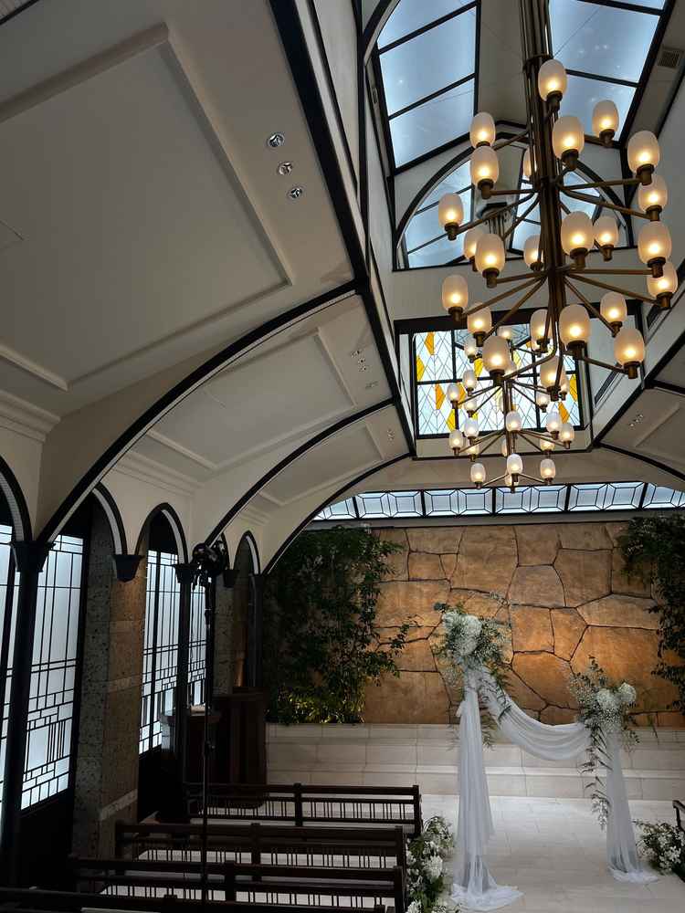 チャペルの写真。とても明るく神秘的。