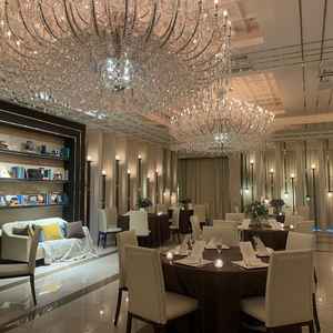 雰囲気の違う披露宴会場が3つもある。この会場はホテルライクでラグジュアリー。