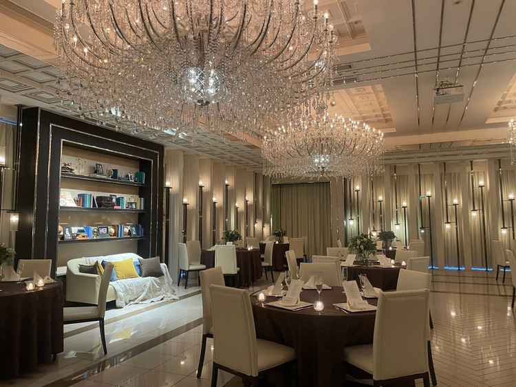 雰囲気の違う披露宴会場が3つもある。この会場はホテルライクでラグジュアリー。